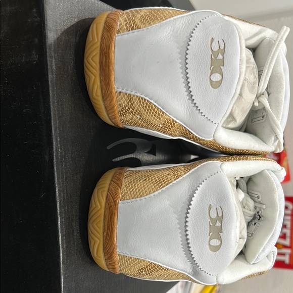 310 Motoring White and Gold Men's Shoes - Picture 3 of 8